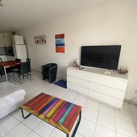 Amiraute Trois-pieces Sur Marinas Appartement
